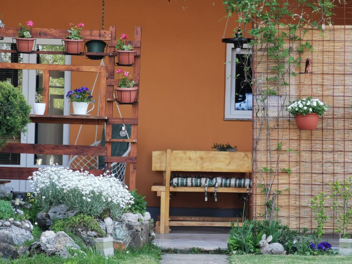 Studio Apartman Krosna Perusic Exterior photo